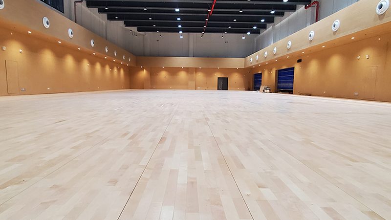 大板三层实木地板：客厅空间的高级演绎