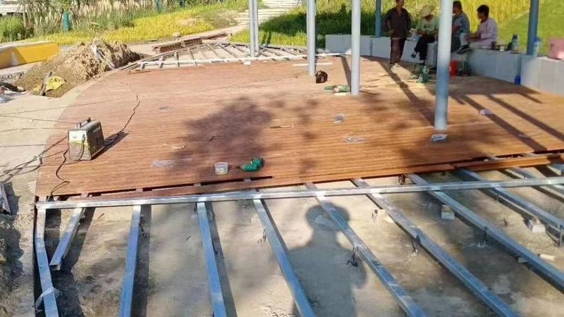 农村自建房地板材料选材攻略：价格与性能的平衡之道